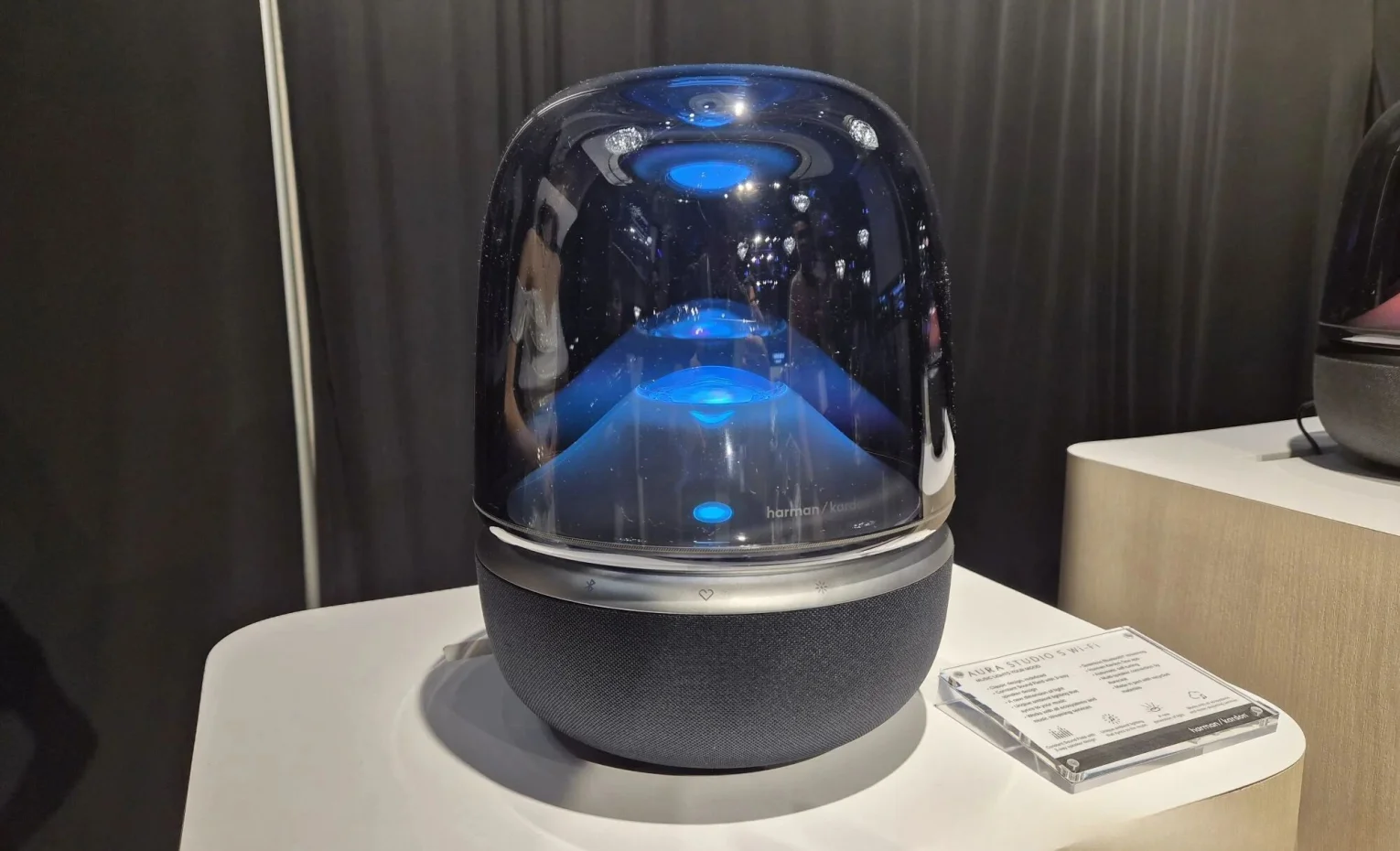 اسپیکر Harman Kardon Aura Studio 5 اسپیکر Harman Kardon Aura Studio 5